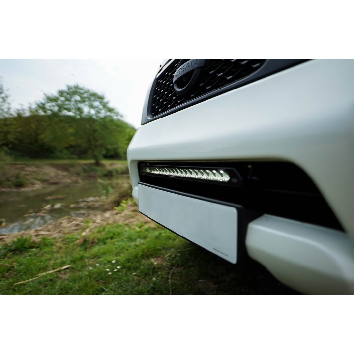 Zestaw lampy LAZER Linear 18 Elite - z systemem montażu w fabrycznym grillu - Nissan Navara NP300 (2015 -) - ujęcie 2