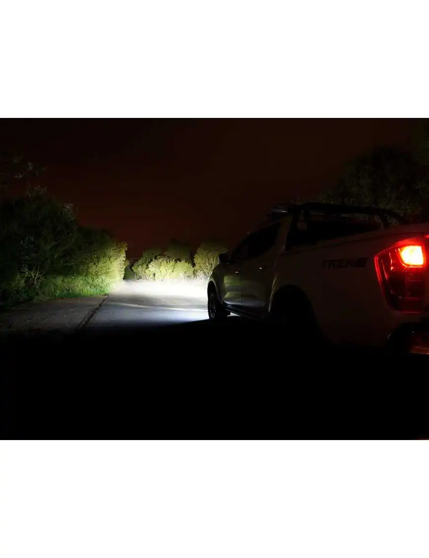 Zestaw lampy LAZER Linear 18 Elite - z systemem montażu w fabrycznym grillu - Nissan Navara NP300 (2015 -) | Szekla4x4.pl