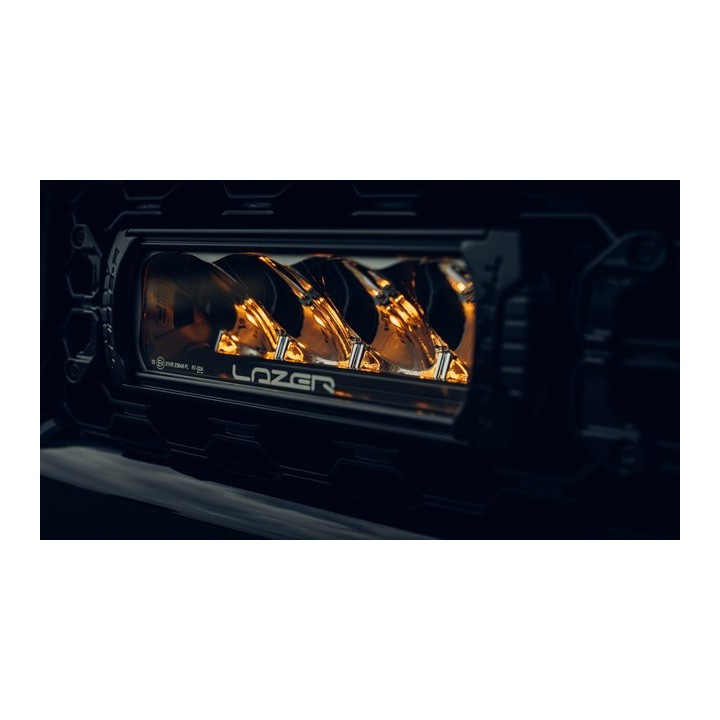 Zestaw dwóch lamp LAZER TRIPLE-R 750 (Gen2) z systemem montażu w fabrycznym grillu - RAM 1500 (2013 - 2018) - ujęcie 5