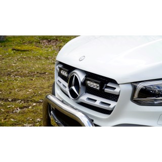 Zestaw dwóch lamp LAZER ST4 Evolution z systemem montażu w fabrycznym grillu - Mercedes X-Class V6 (2017-) - ujęcie 2