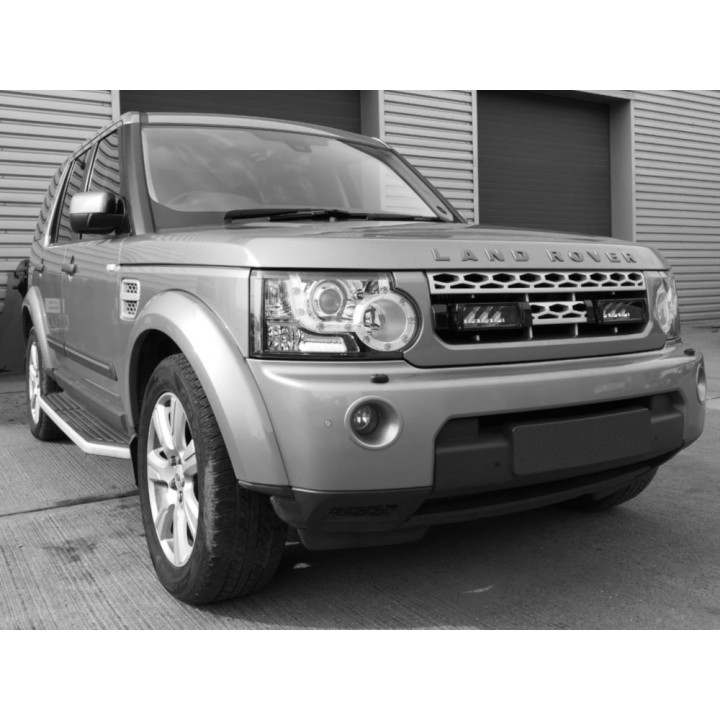 Zestaw dwóch lamp LAZER TRIPLE-R 750 (Gen2) z systemem montażu w fabrycznym grillu - Land Rover Discovery 4 (2009  - ujęcie 3