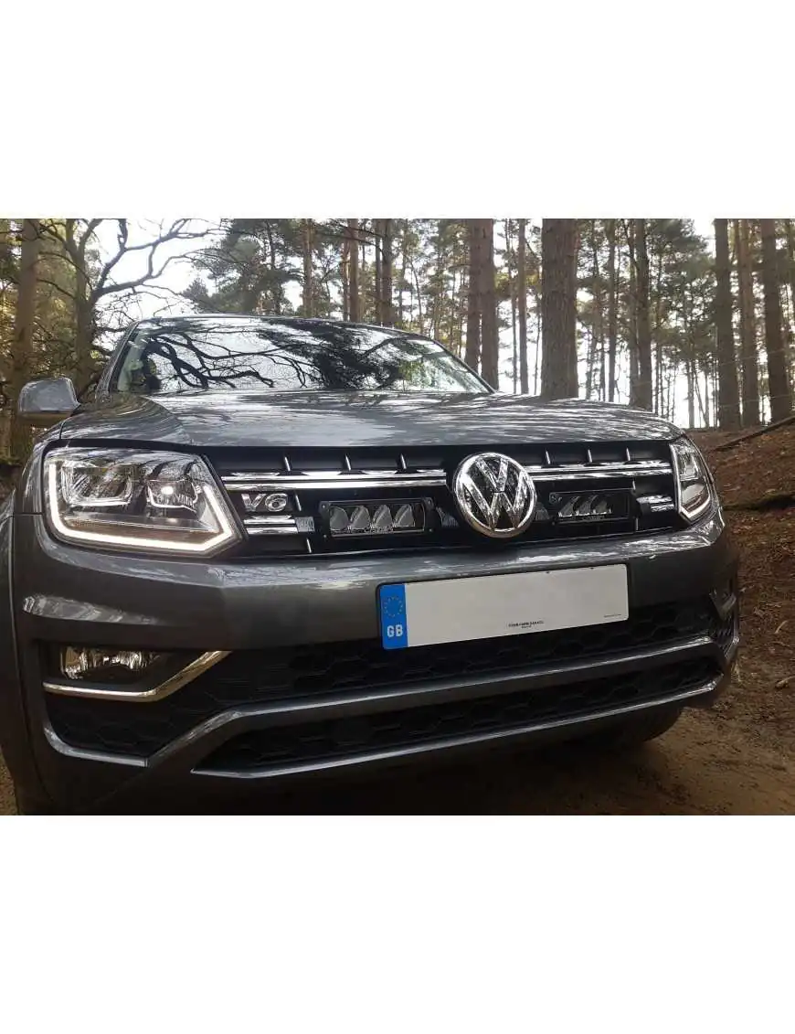 Zestaw dwóch lamp LAZER Triple-R 750 (Gen2) z systemem montażu w fabrycznym grillu - Volkswagen Amarok V6 (2016 -) | Szekla4x4.pl