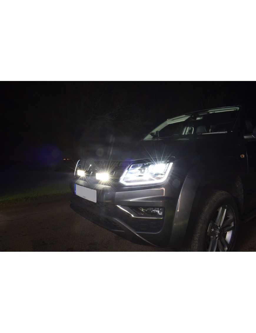 Zestaw dwóch lamp LAZER Triple-R 750 (Gen2) z systemem montażu w fabrycznym grillu - Volkswagen Amarok V6 (2016 -)