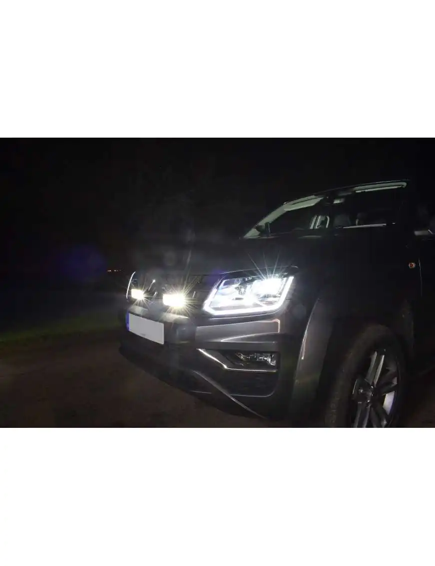 Zestaw dwóch lamp LAZER Triple-R 750 (Gen2) z systemem montażu w fabrycznym grillu - Volkswagen Amarok V6 (2016 -) | Szekla4x4.pl