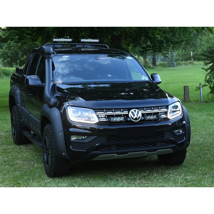 Zestaw dwóch lamp LAZER Triple-R 750 Elite (Gen2) z systemem montażu w fabrycznym grillu - Volkswagen Amarok V6 (2016 - 2022)