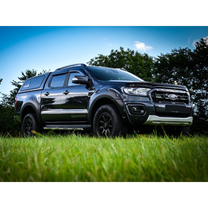 Zestaw dwóch lamp LAZER TRIPLE-R 750 (Gen2) z systemem montażu w fabrycznym grillu - Ford Ranger (2019 - 2022) - ujęcie 2