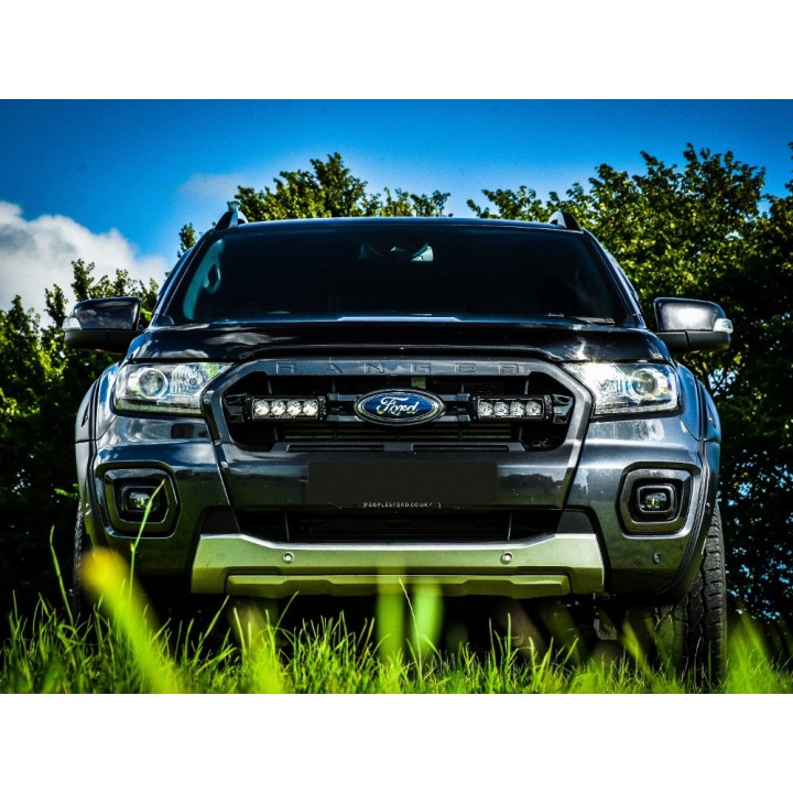 Zestaw dwóch lamp LAZER TRIPLE-R 750 (Gen2) z systemem montażu w fabrycznym grillu - Ford Ranger (2019 - 2022) - ujęcie 3
