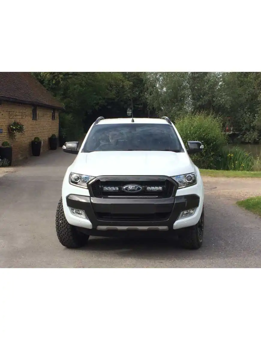 Zestaw dwóch lamp LAZER TRIPLE-R 750 (Gen2) z systemem montażu w fabrycznym grillu - Ford Ranger (2016 - 2019)