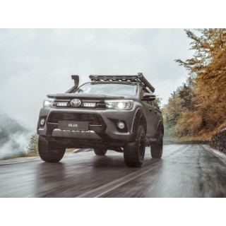Zestaw dwóch lamp LAZER TRIPLE-R 750 (Gen2) z systemem montażu w fabrycznym grillu - Toyota Hilux (2015 - 2021)