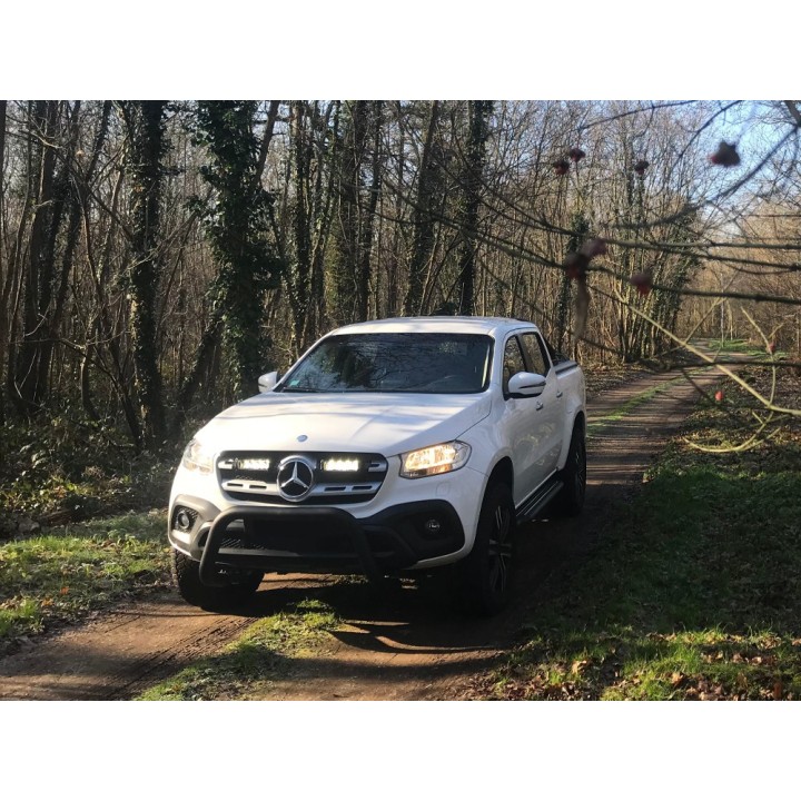 Zestaw dwóch lamp LAZER TRIPLE-R 750 (Gen2) z systemem montażu w fabrycznym grillu - Mercedes-Benz X-Class (2017 -) - ujęcie 3