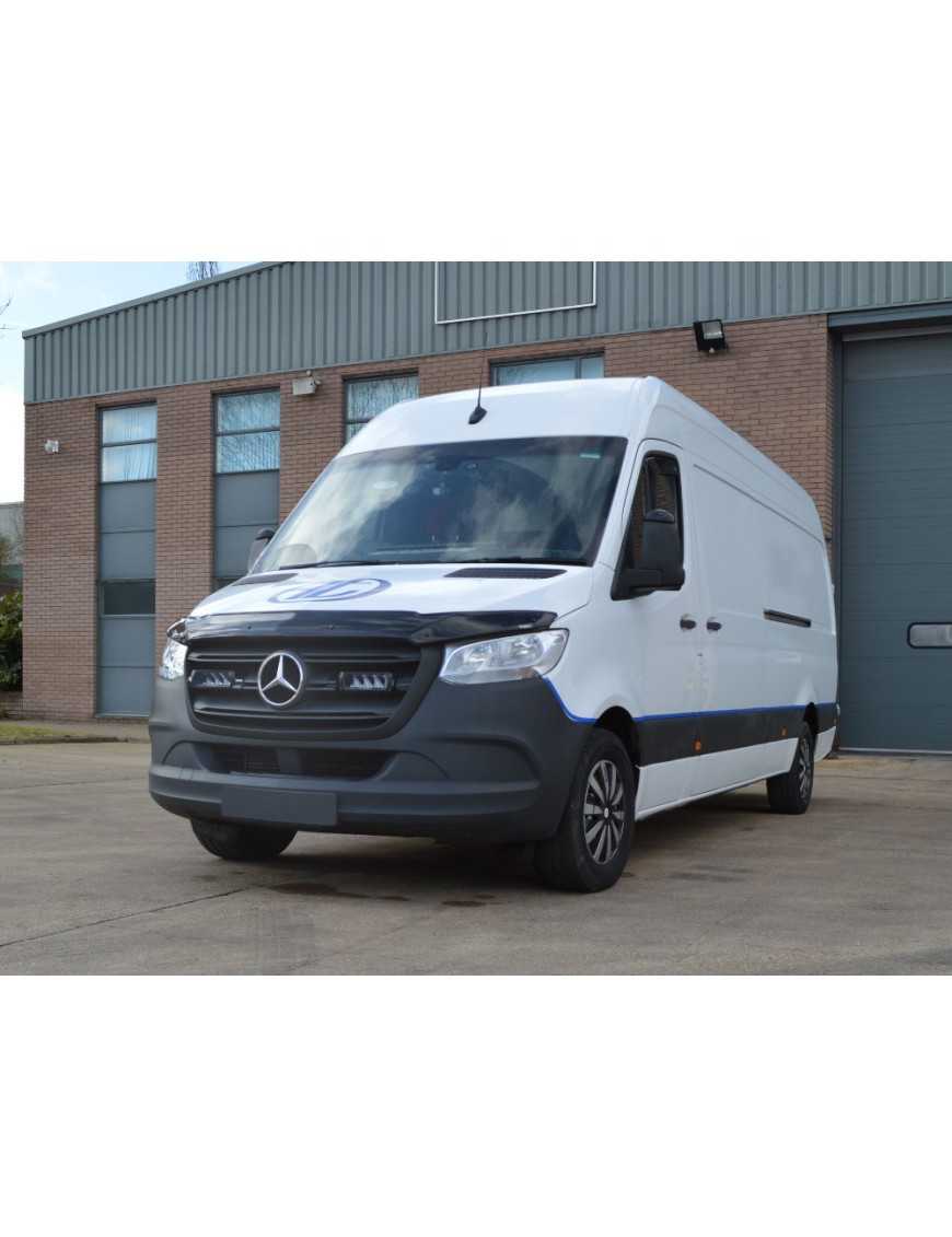 Zestaw dwóch lamp LAZER TRIPLE-R 750 (Gen2) z systemem montażu w fabrycznym grillu - Mercedes Sprinter (2018 -) 