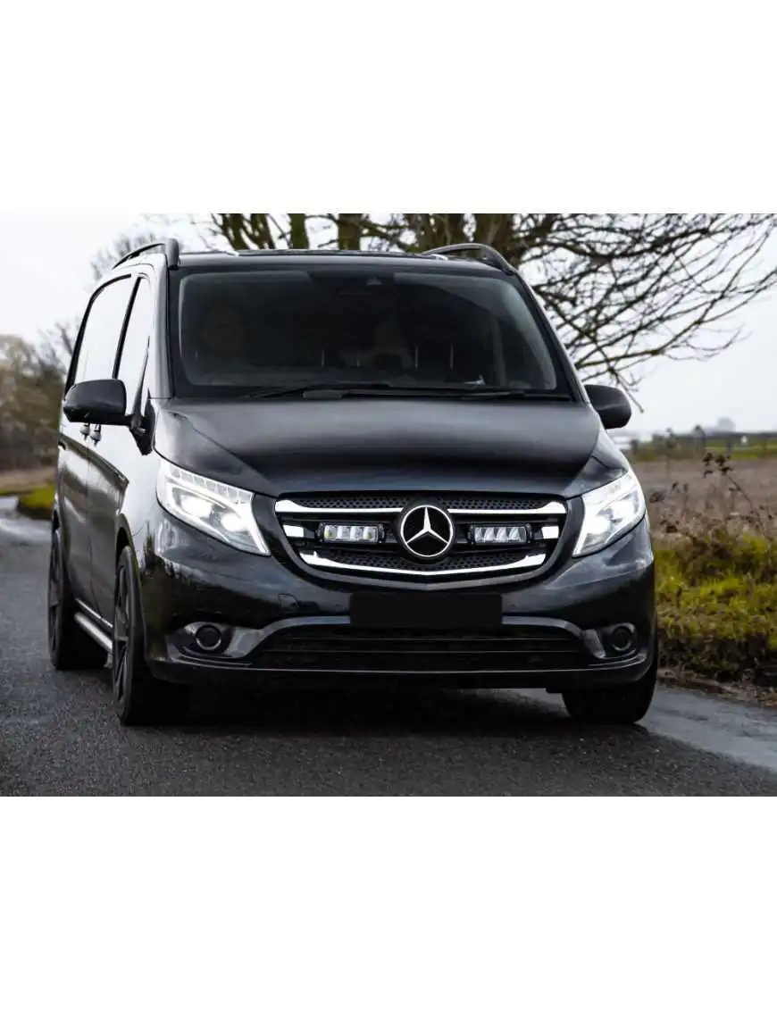 Zestaw dwóch lamp LAZER TRIPLE-R 750 (Gen2) z systemem montażu w fabrycznym grillu - Mercedes-Benz Vito (2014 - 2020)