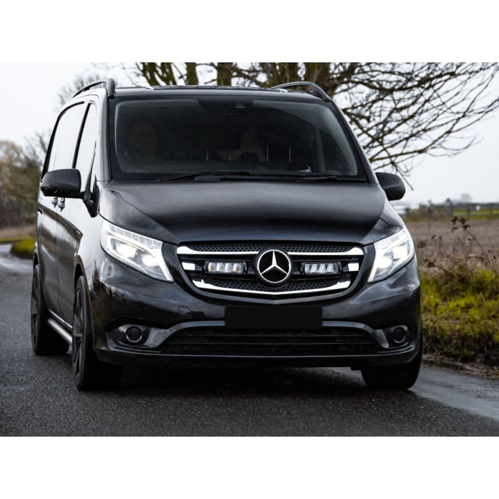 Zestaw dwóch lamp LAZER TRIPLE-R 750 (Gen2) z systemem montażu w fabrycznym grillu - Mercedes-Benz Vito (2014 - 2020)