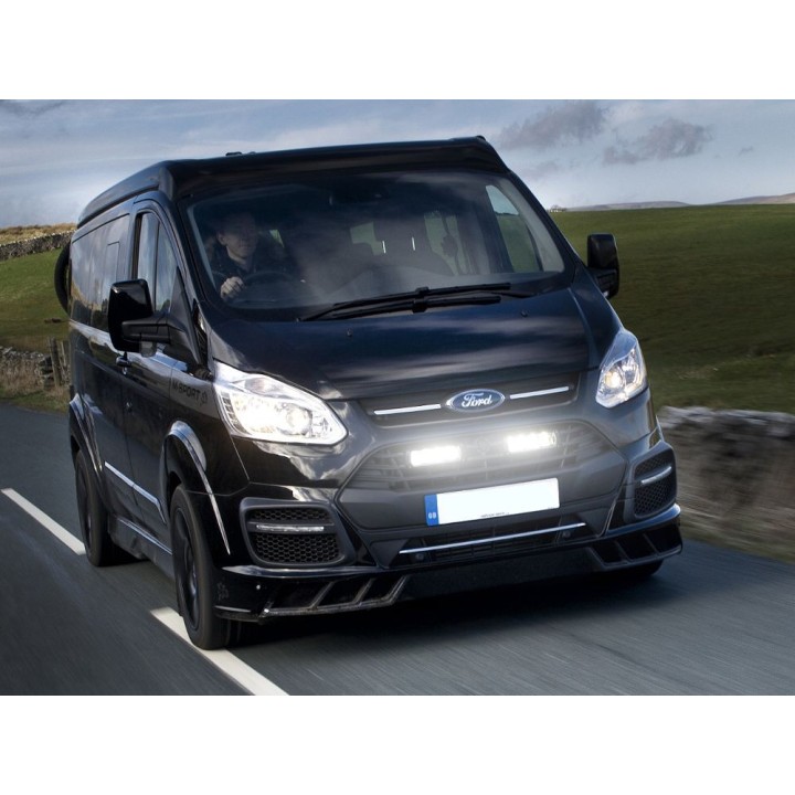 Zestaw dwóch lamp LAZER TRIPLE-R 750 (Gen2) z systemem montażu w fabrycznym grillu - Ford Transit Custom (2012 - 2018)