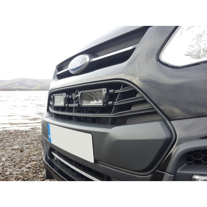 Zestaw dwóch lamp LAZER TRIPLE-R 750 (Gen2) z systemem montażu w fabrycznym grillu - Ford Transit Custom (2012  - ujęcie 3