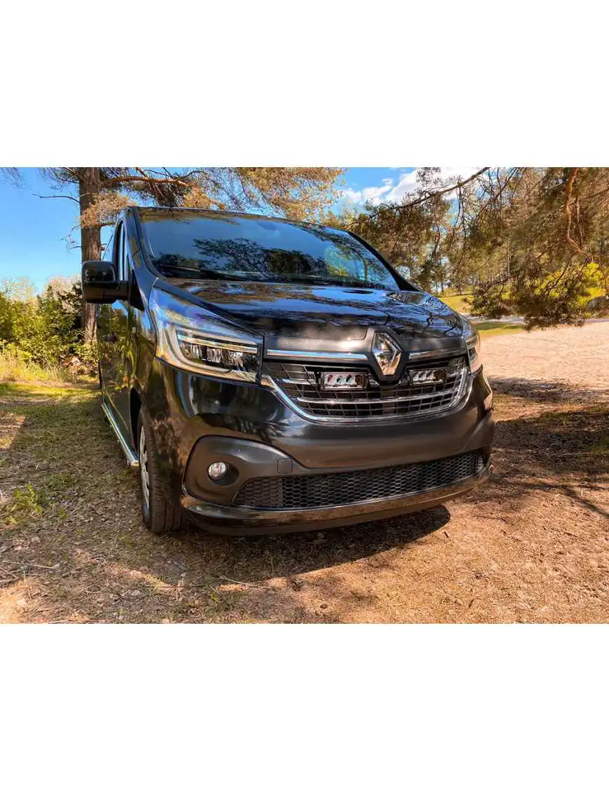 Zestaw dwóch lamp LAZER TRIPLE-R 750 (Gen2) z systemem montażu w fabrycznym grillu - Renault Trafic (2019 -) | Szekla4x4.pl