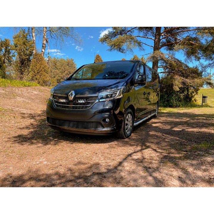 Zestaw dwóch lamp LAZER TRIPLE-R 750 (Gen2) z systemem montażu w fabrycznym grillu - Renault Trafic (2019 - 2023) - ujęcie 2