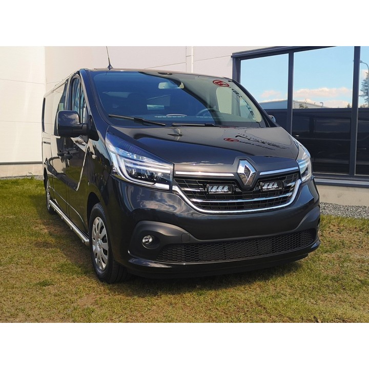 Zestaw dwóch lamp LAZER TRIPLE-R 750 (Gen2) z systemem montażu w fabrycznym grillu - Renault Trafic (2019 - 2023) - ujęcie 3