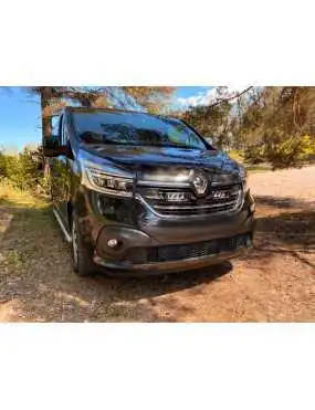 Zestaw dwóch lamp LAZER TRIPLE-R 750 Elite (Gen2) z systemem montażu w fabrycznym grillu - Renault Trafic (2019 -) | Szekla4x4.pl