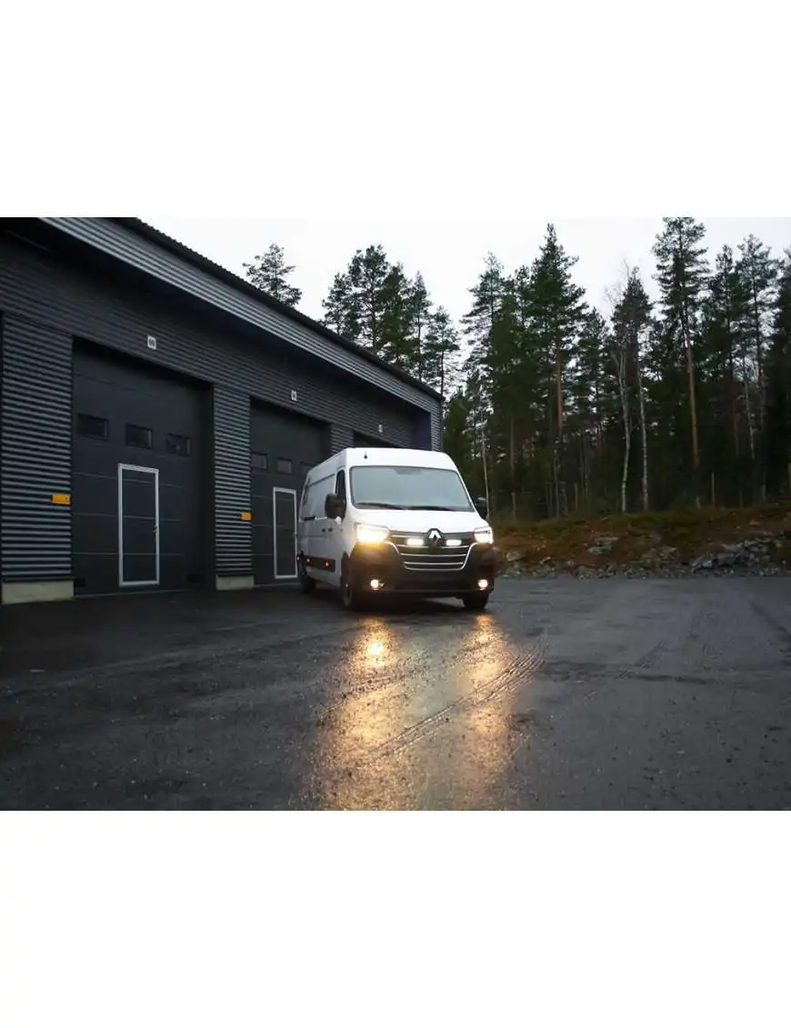 Zestaw dwóch lamp LAZER TRIPLE-R 750 (Gen2) z systemem montażu w fabrycznym grillu - Renault Master (2019 -) | Szekla4x4.pl