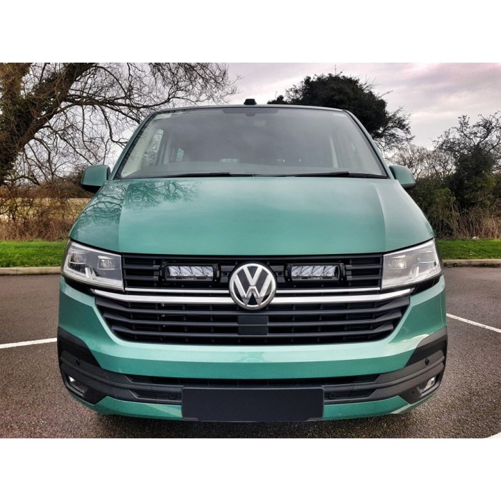 Zestaw dwóch lamp LAZER TRIPLE-R 750 Elite (Gen2) z systemem montażu w fabrycznym grillu - VW T6.1 (2019 -)