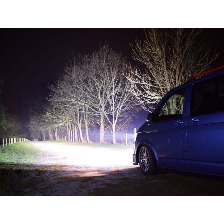 Zestaw dwóch lamp LAZER TRIPLE-R 750 Elite (Gen2) z systemem montażu w fabrycznym grillu - VW T6 (2016 -) do wersji - ujęcie 4