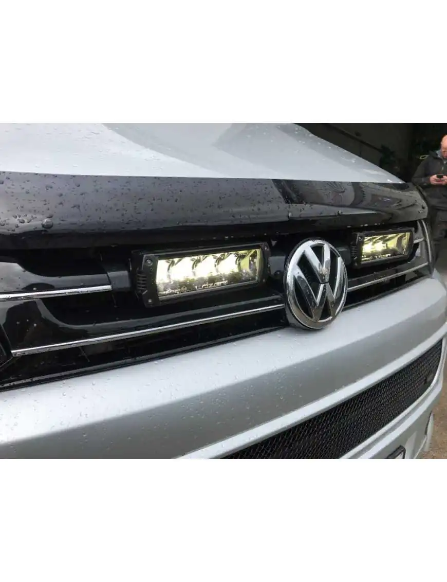 Zestaw dwóch lamp LAZER TRIPLE-R 750 (Gen2) z systemem montażu w fabrycznym grillu - VW T5 (2010 -)  | Szekla4x4.pl