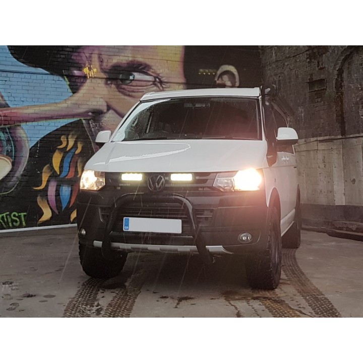 Zestaw dwóch lamp LAZER TRIPLE-R 750 Elite (Gen2) z systemem montażu w fabrycznym grillu - VW T5 (2010 -)