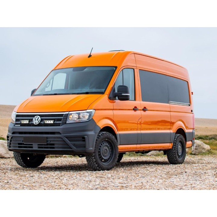 Zestaw dwóch lamp LAZER TRIPLE-R 750 (Gen2) z systemem montażu w fabrycznym grillu - VW Crafter (2017 -) - ujęcie 3