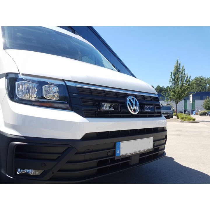 Zestaw dwóch lamp LAZER TRIPLE-R 750 Elite (Gen2) z systemem montażu w fabrycznym grillu - VW Crafter (2017 -) - ujęcie 3