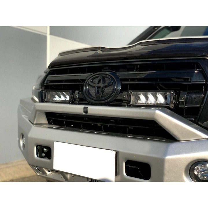 Zestaw dwóch lamp LAZER TRIPLE-R 750 (Gen2) z systemem montażu w fabrycznym grillu - Toyota V8 LC200 Series (2015 -) - ujęcie 3