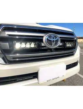 Zestaw dwóch lamp LAZER TRIPLE-R 750 (Gen2) z systemem montażu w fabrycznym grillu - Toyota V8 LC200 Series (2015 -)  | Szekla4x4.pl