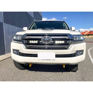 Zestaw dwóch lamp LAZER TRIPLE-R 750 Elite (Gen2) z systemem montażu w fabrycznym grillu - Toyota LC200 Series (2015 - ujęcie 2