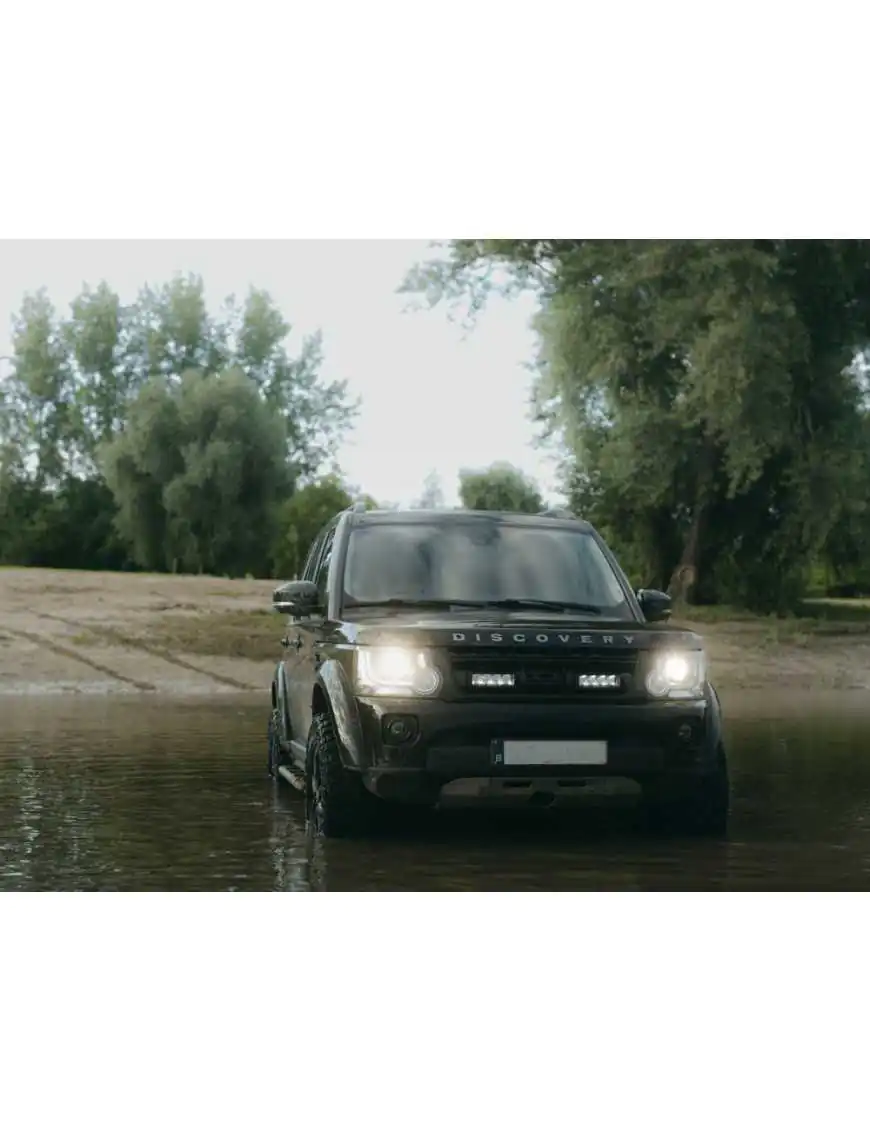 Zestaw dwóch lamp LAZER TRIPLE-R 750 (Gen2) z systemem montażu w fabrycznym grillu - Land Rover Discovery4 (2014 -)  | Szekla4x4.pl