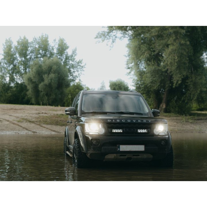 Zestaw dwóch lamp LAZER TRIPLE-R 750 (Gen2) z systemem montażu w fabrycznym grillu - Land Rover Discovery4 (2014 -)