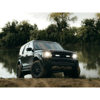 Zestaw dwóch lamp LAZER TRIPLE-R 750 (Gen2) z systemem montażu w fabrycznym grillu - Land Rover Discovery4 (2014 -) - ujęcie 2