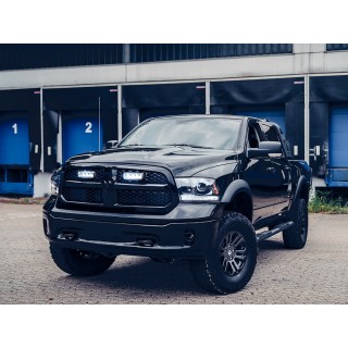 Zestaw dwóch lamp LAZER TRIPLE-R 750 Elite (Gen2) z systemem montażu w fabrycznym grillu - RAM 1500 (2013 - 2018)
