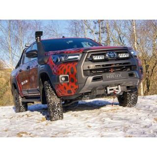 Zestaw dwóch lamp LAZER TRIPLE-R 750 Elite (Gen2) z systemem montażu w fabrycznym grillu - Toyota Hilux Invincible X (2021 -)