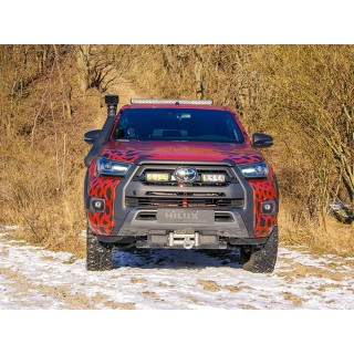 Zestaw dwóch lamp LAZER TRIPLE-R 750 Elite (Gen2) z systemem montażu w fabrycznym grillu - Toyota Hilux Invincible X - ujęcie 2