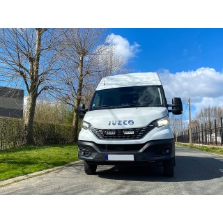Zestaw dwóch lamp LAZER TRIPLE-R 750 (Gen2) z systemem montażu w fabrycznym grillu - Iveco Daily (2019 -)