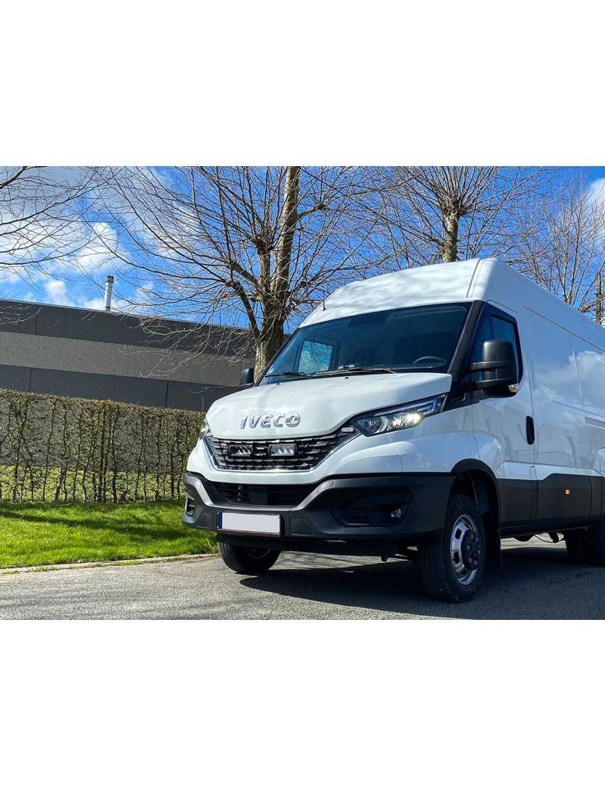 Zestaw dwóch lamp LAZER TRIPLE-R 750 (Gen2) z systemem montażu w fabrycznym grillu - Iveco Daily (2019 -)