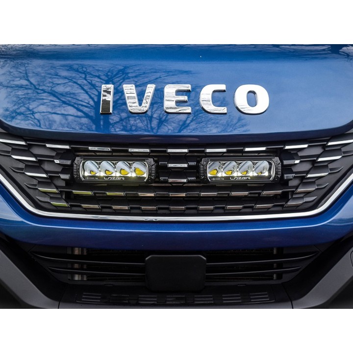 Zestaw dwóch lamp LAZER TRIPLE-R 750 (Gen2) z systemem montażu w fabrycznym grillu - Iveco Daily (2019 -) - ujęcie 4