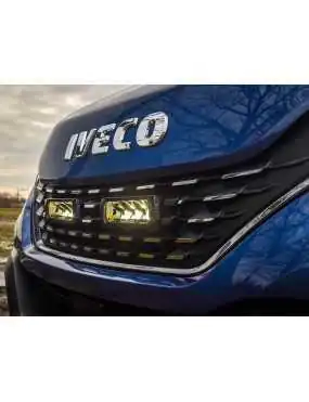 Zestaw dwóch lamp LAZER TRIPLE-R 750 (Gen2) z systemem montażu w fabrycznym grillu - Iveco Daily (2019 -) | Szekla4x4.pl