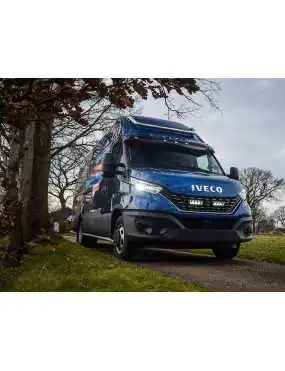 Zestaw dwóch lamp LAZER TRIPLE-R 750 (Gen2) z systemem montażu w fabrycznym grillu - Iveco Daily (2019 -) | Szekla4x4.pl