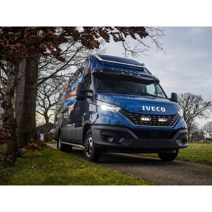 Zestaw dwóch lamp LAZER TRIPLE-R 750 (Gen2) z systemem montażu w fabrycznym grillu - Iveco Daily (2019 -) - ujęcie 6