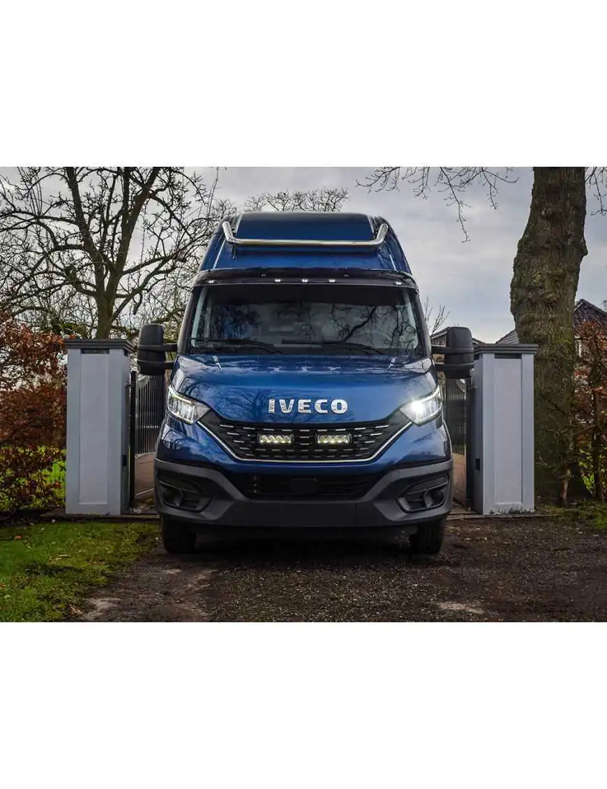 Zestaw dwóch lamp LAZER TRIPLE-R 750 Elite (Gen2) z systemem montażu w fabrycznym grillu - Iveco Daily (2019 -) | Szekla4x4.pl