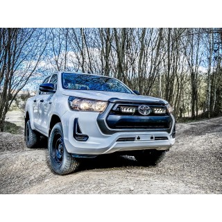 Zestaw dwóch lamp LAZER TRIPLE-R 750 (Gen2) z systemem montażu w fabrycznym grillu - Toyota Hilux (2021 -) - ujęcie 2