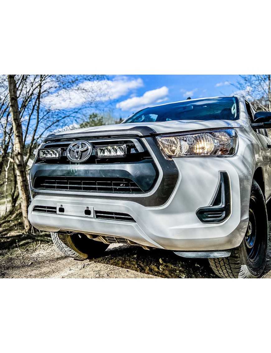 Zestaw dwóch lamp LAZER TRIPLE-R 750 (Gen2) z systemem montażu w fabrycznym grillu - Toyota Hilux (2021 -)