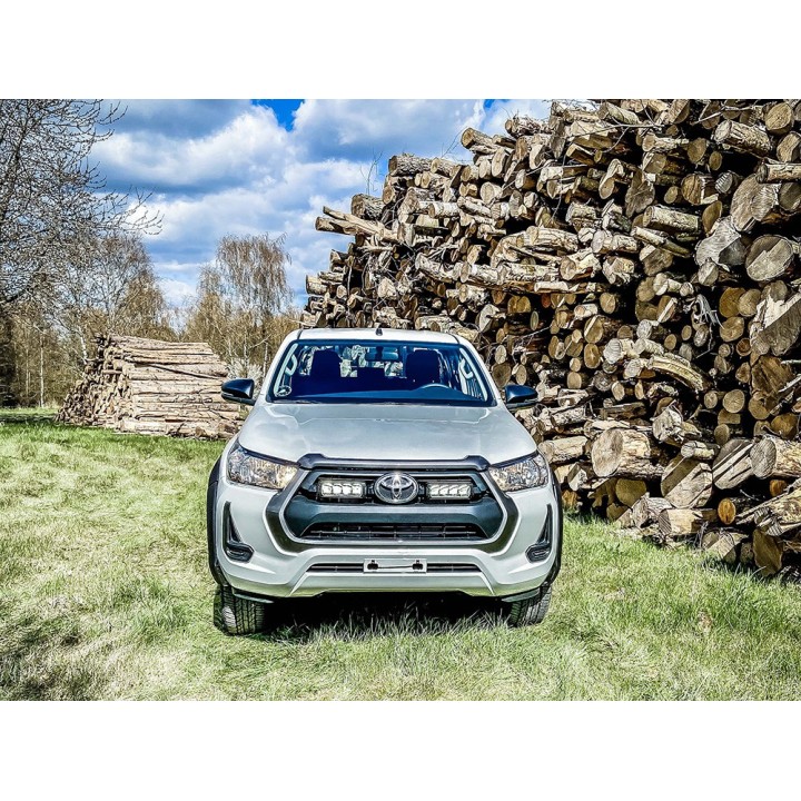 Zestaw dwóch lamp LAZER TRIPLE-R 750 Elite (Gen2) z systemem montażu w fabrycznym grillu - Toyota Hilux (2021 -) - ujęcie 3