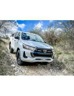 Zestaw dwóch lamp LAZER Linear 6 z systemem montażu w fabrycznym grillu - Toyota Hilux (2021 -) | Szekla4x4.pl